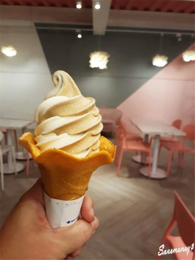 粉紅全家｜大坑情人橋對面便利商店,少女心噴發 - 達人Emily的播報台