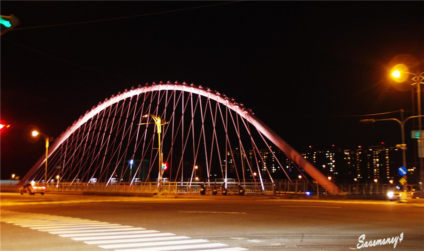 粉紅全家｜大坑情人橋對面便利商店,少女心噴發 - 達人Emily的播報台