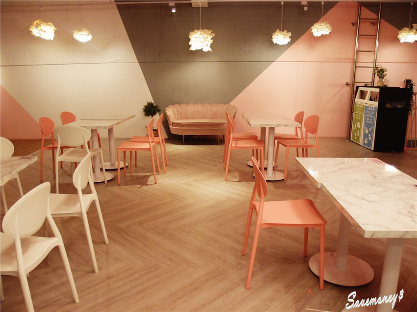 粉紅全家｜大坑情人橋對面便利商店,少女心噴發 - 達人Emily的播報台