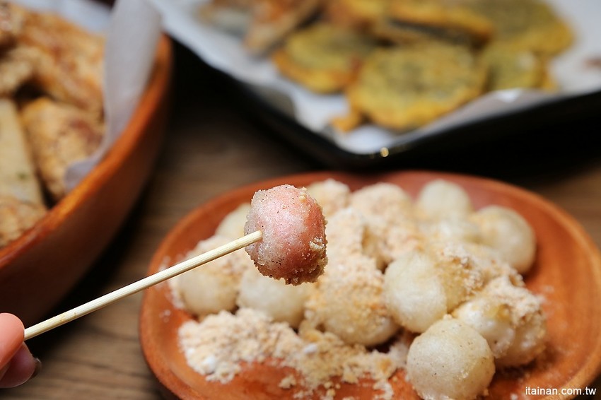 洪家回春堂鹽酥雞-台南崇德分堂~鹽酥雞也有網美店!中藥店裡吃鹽酥雞!!炸OREO、炸雞腳、炸湯圓你吃過了嗎? - 台南好Food遊