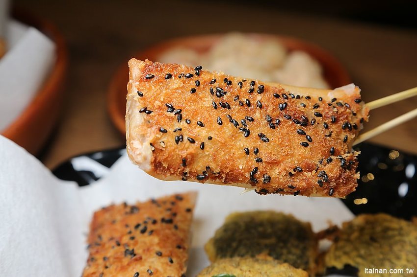 洪家回春堂鹽酥雞-台南崇德分堂~鹽酥雞也有網美店!中藥店裡吃鹽酥雞!!炸OREO、炸雞腳、炸湯圓你吃過了嗎? - 台南好Food遊