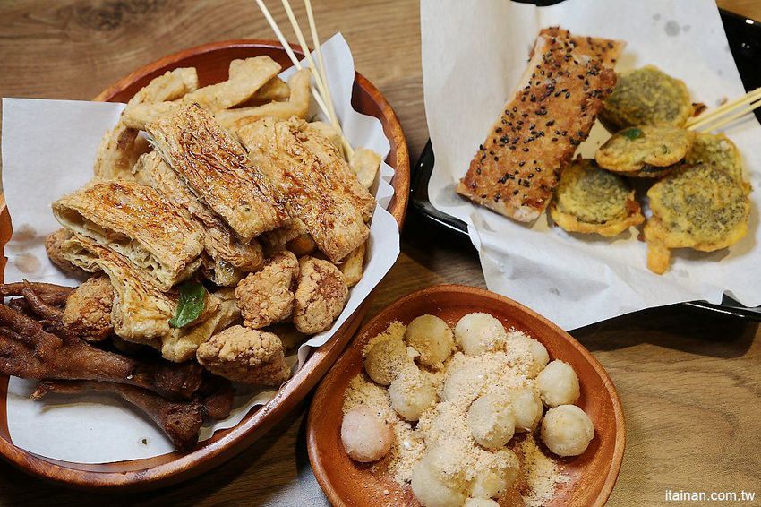 洪家回春堂鹽酥雞-台南崇德分堂~鹽酥雞也有網美店!中藥店裡吃鹽酥雞!!炸OREO、炸雞腳、炸湯圓你吃過了嗎? - 台南好Food遊