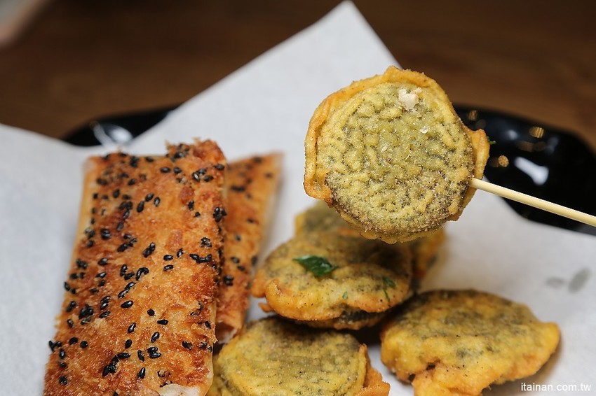 洪家回春堂鹽酥雞-台南崇德分堂~鹽酥雞也有網美店!中藥店裡吃鹽酥雞!!炸OREO、炸雞腳、炸湯圓你吃過了嗎? - 台南好Food遊