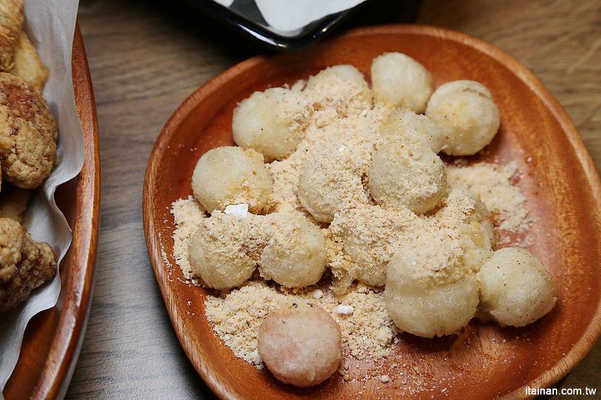 洪家回春堂鹽酥雞-台南崇德分堂~鹽酥雞也有網美店!中藥店裡吃鹽酥雞!!炸OREO、炸雞腳、炸湯圓你吃過了嗎? - 台南好Food遊