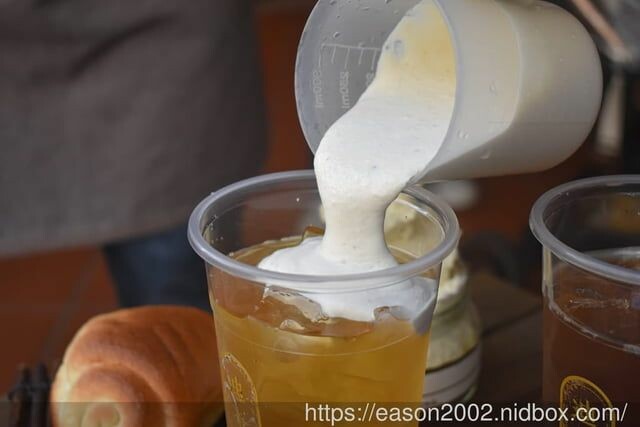 全台首創奶酥奶蓋 迪茶迪化店 | 大稻埕必喝手搖！全台第一家！可以喝的奶酥麵包搭配清爽四季春，經典四層口感超特別！ -  就是這樣。吃喝玩樂。愛漂亮部落格 - FashionGuide 華人時尚專業評