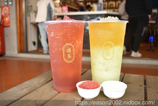 全台首創奶酥奶蓋 迪茶迪化店 | 大稻埕必喝手搖！全台第一家！可以喝的奶酥麵包搭配清爽四季春，經典四層口感超特別！ -  就是這樣。吃喝玩樂。愛漂亮部落格 - FashionGuide 華人時尚專業評