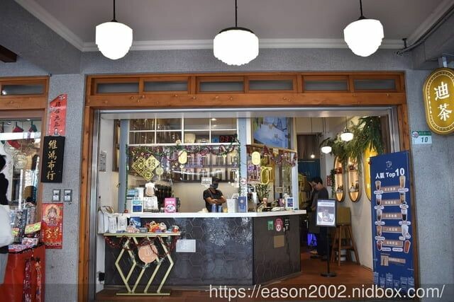 全台首創奶酥奶蓋 迪茶迪化店 | 大稻埕必喝手搖！全台第一家！可以喝的奶酥麵包搭配清爽四季春，經典四層口感超特別！ -  就是這樣。吃喝玩樂。愛漂亮部落格 - FashionGuide 華人時尚專業評