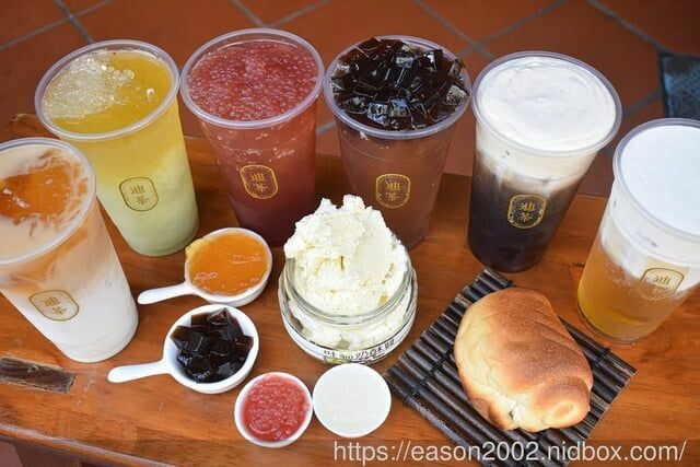全台首創奶酥奶蓋 迪茶迪化店 | 大稻埕必喝手搖！全台第一家！可以喝的奶酥麵包搭配清爽四季春，經典四層口感超特別！ -  就是這樣。吃喝玩樂。愛漂亮部落格 - FashionGuide 華人時尚專業評