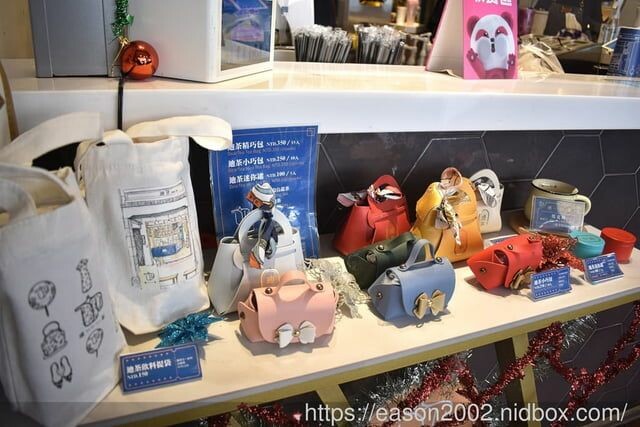 全台首創奶酥奶蓋 迪茶迪化店 | 大稻埕必喝手搖！全台第一家！可以喝的奶酥麵包搭配清爽四季春，經典四層口感超特別！ -  就是這樣。吃喝玩樂。愛漂亮部落格 - FashionGuide 華人時尚專業評