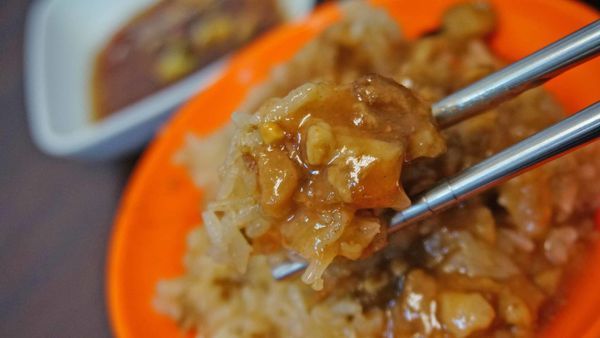 【台北美食】阿德油飯-隱藏在小巷弄裡的爆美味小吃店