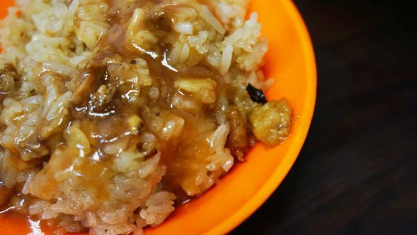 【台北美食】阿德油飯-隱藏在小巷弄裡的爆美味小吃店