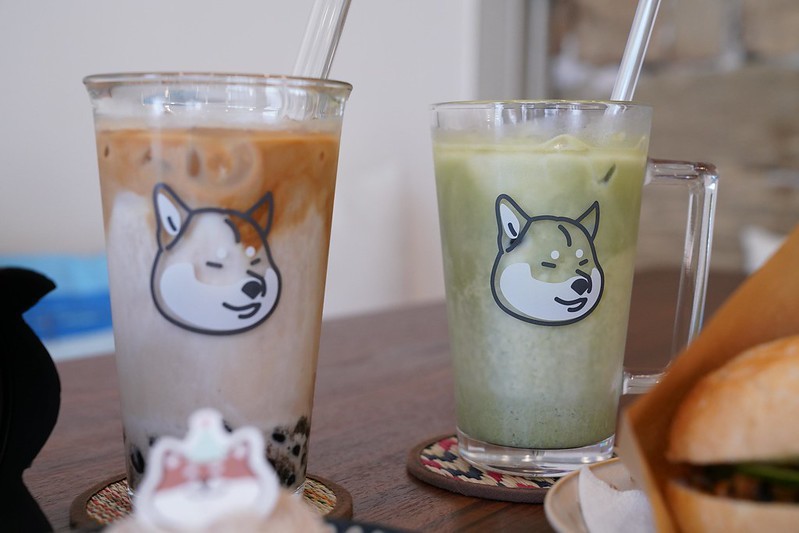 LazyDog Cafe 伸懶腰