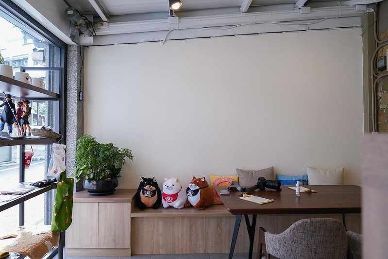 LazyDog Cafe 伸懶腰