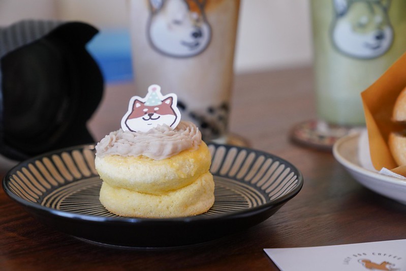 LazyDog Cafe 伸懶腰