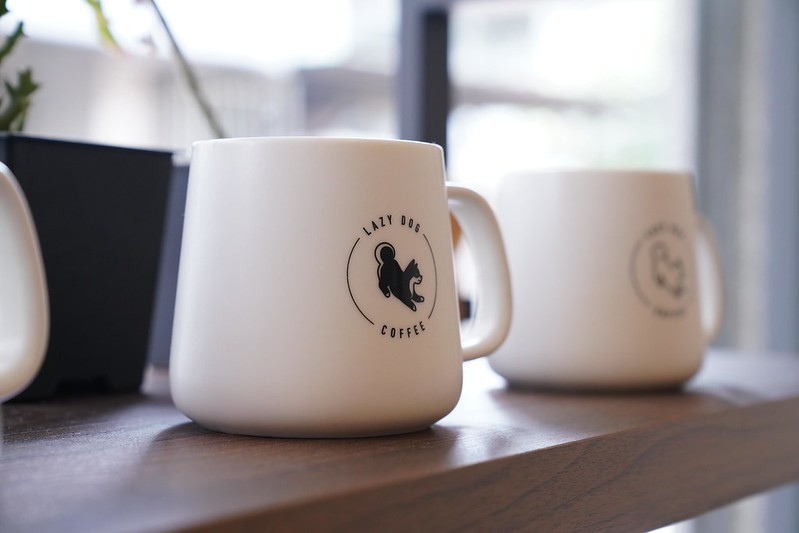 LazyDog Cafe 伸懶腰