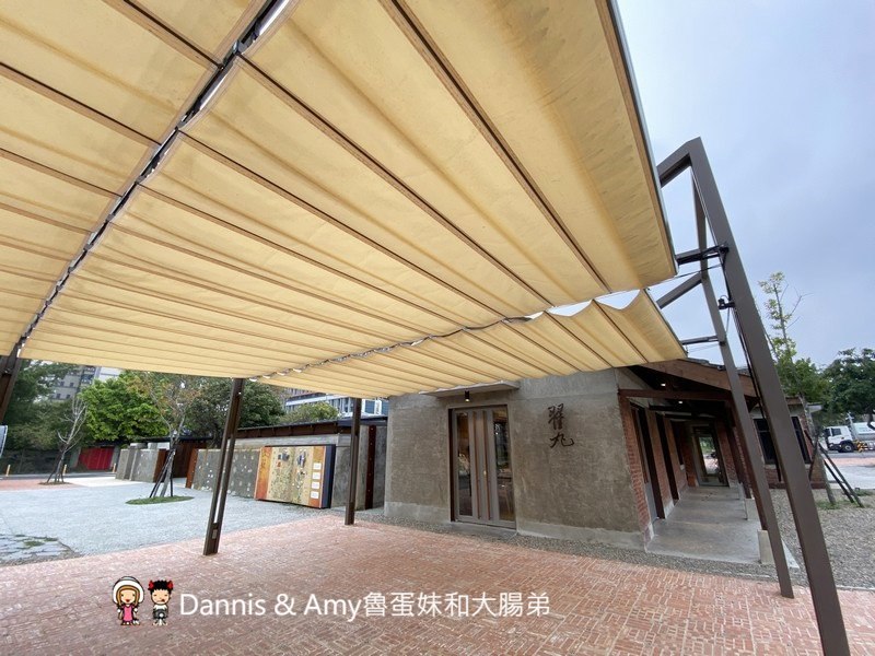 《新竹將軍村美食》翟九麵食館。在復古紅磚老屋建築內品嚐招牌肉燥乾麵眷村牛肉麵︱影片