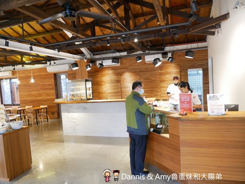 《新竹將軍村美食》翟九麵食館。在復古紅磚老屋建築內品嚐招牌肉燥乾麵眷村牛肉麵︱影片