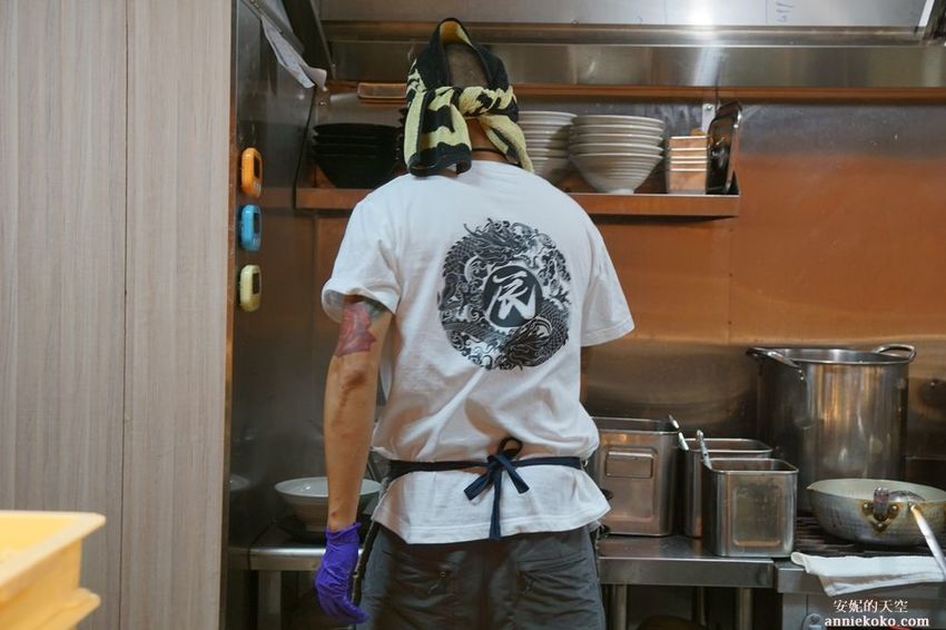 [頂溪站美食 辰拉麵]濃郁日系湯頭 充滿元氣讓人嘴角止不住上揚的溫暖系拉麵店 - 安妮的天空