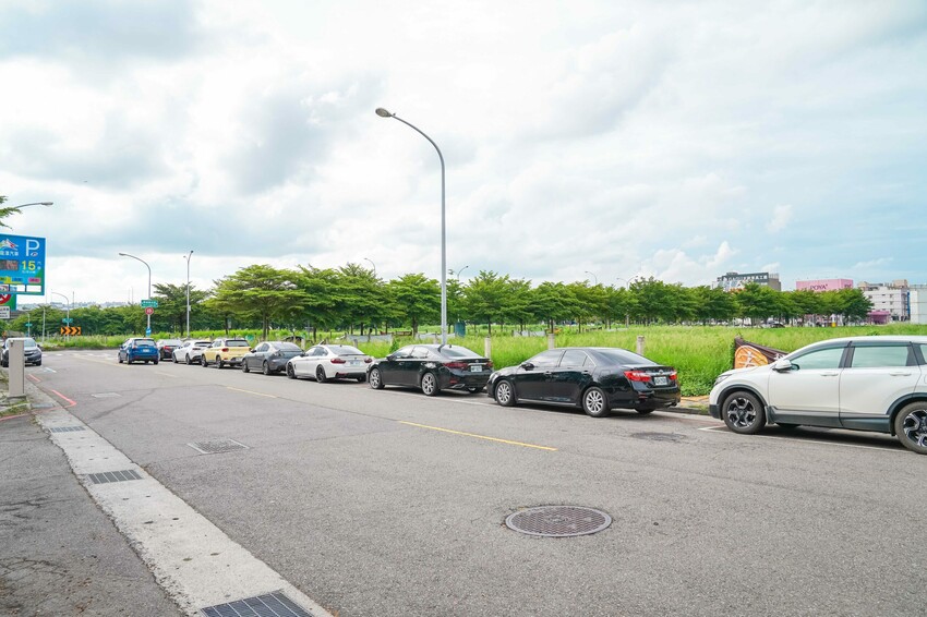 台中市西屯區【台中西屯｜美食】月暮藏涮涮鍋しゃぶしゃぶ。台中七期高檔個人火鍋，裝潢霸氣，專人服務幫煮海鮮粥