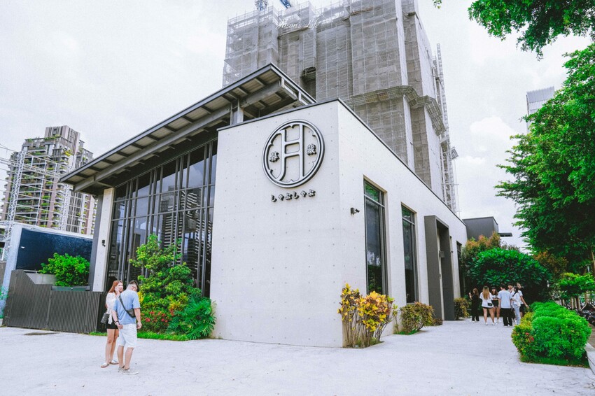 台中市西屯區【台中西屯｜美食】月暮藏涮涮鍋しゃぶしゃぶ。台中七期高檔個人火鍋，裝潢霸氣，專人服務幫煮海鮮粥