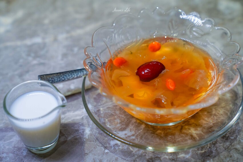 台中市西屯區【台中西屯｜美食】月暮藏涮涮鍋しゃぶしゃぶ。台中七期高檔個人火鍋，裝潢霸氣，專人服務幫煮海鮮粥