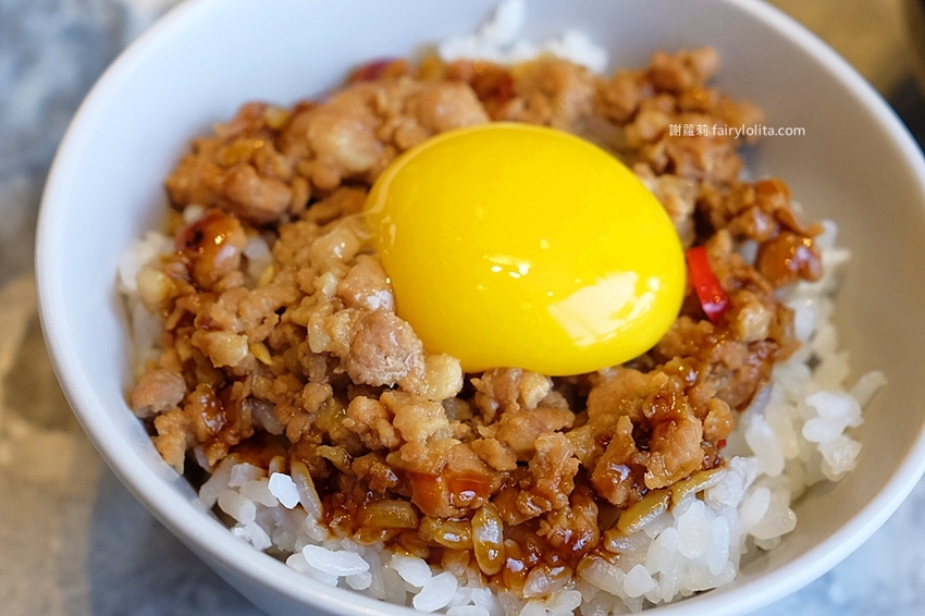 月暮藏涮涮鍋。新開幕！史上最浮誇個人涮涮鍋，日本和牛、活體海鮮，個人套餐499元起，藏身超美玻璃屋！ @蹦啾♥謝蘿莉 La vie heureuse