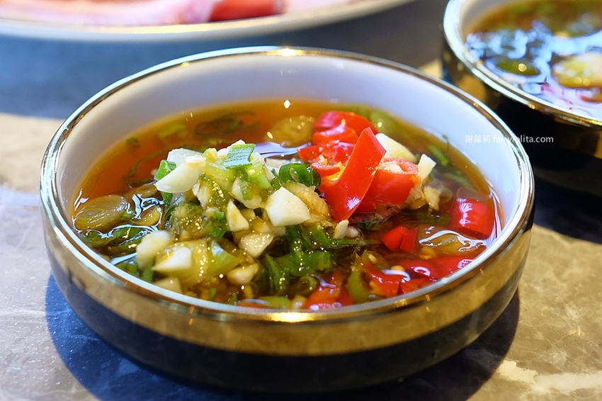 月暮藏涮涮鍋。新開幕！史上最浮誇個人涮涮鍋，日本和牛、活體海鮮，個人套餐499元起，藏身超美玻璃屋！ @蹦啾♥謝蘿莉 La vie heureuse