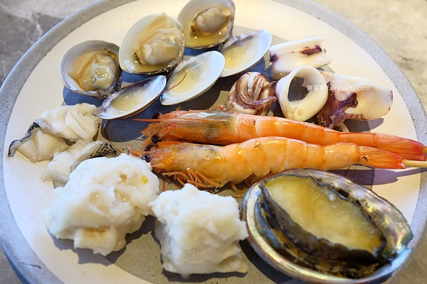 月暮藏涮涮鍋。新開幕！史上最浮誇個人涮涮鍋，日本和牛、活體海鮮，個人套餐499元起，藏身超美玻璃屋！ @蹦啾♥謝蘿莉 La vie heureuse