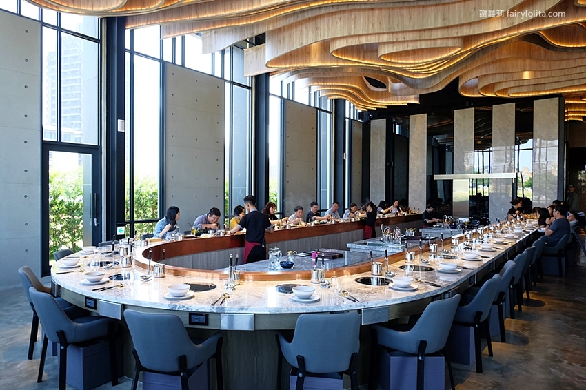 月暮藏涮涮鍋。新開幕！史上最浮誇個人涮涮鍋，日本和牛、活體海鮮，個人套餐499元起，藏身超美玻璃屋！ @蹦啾♥謝蘿莉 La vie heureuse