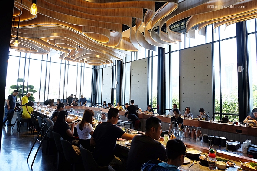 月暮藏涮涮鍋。新開幕！史上最浮誇個人涮涮鍋，日本和牛、活體海鮮，個人套餐499元起，藏身超美玻璃屋！ @蹦啾♥謝蘿莉 La vie heureuse