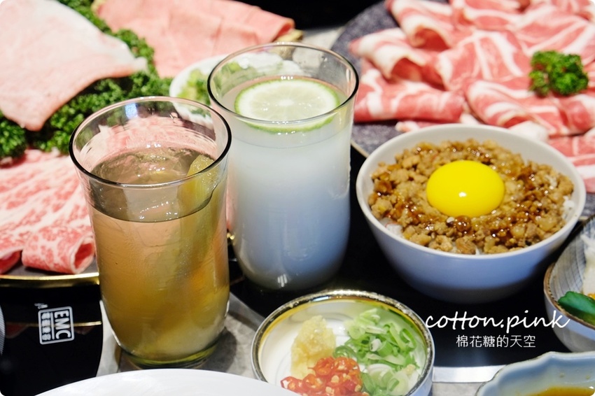 台中最潮小火鍋-不只超好拍更好吃～月暮藏涮涮鍋和牛海鮮吃起來！ - 棉花糖的天空