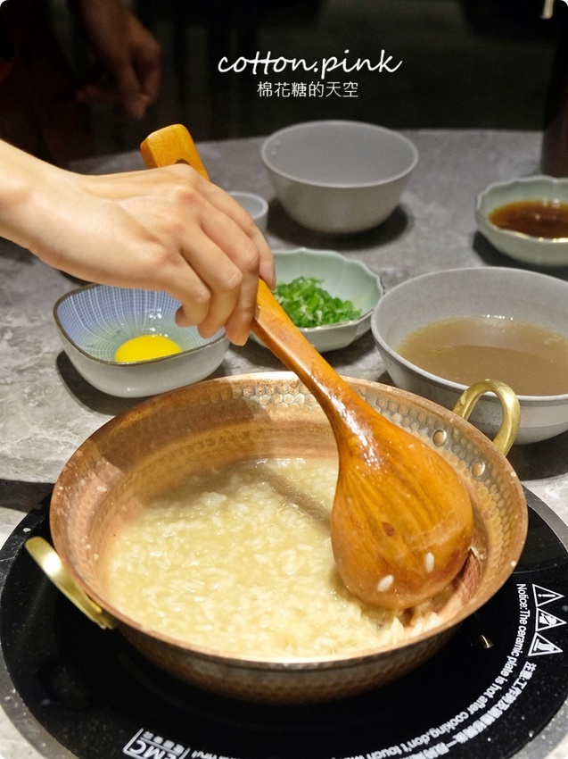 台中最潮小火鍋-不只超好拍更好吃～月暮藏涮涮鍋和牛海鮮吃起來！ - 棉花糖的天空