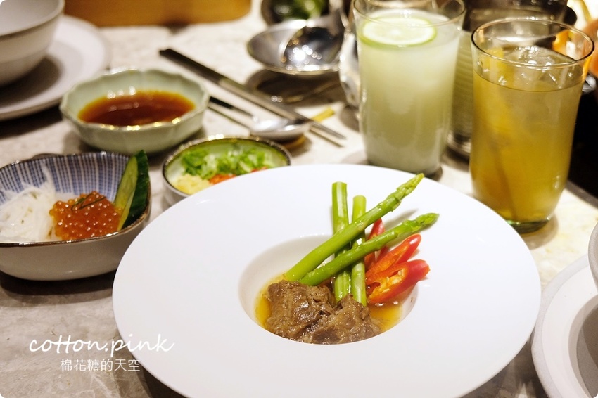 台中最潮小火鍋-不只超好拍更好吃～月暮藏涮涮鍋和牛海鮮吃起來！ - 棉花糖的天空