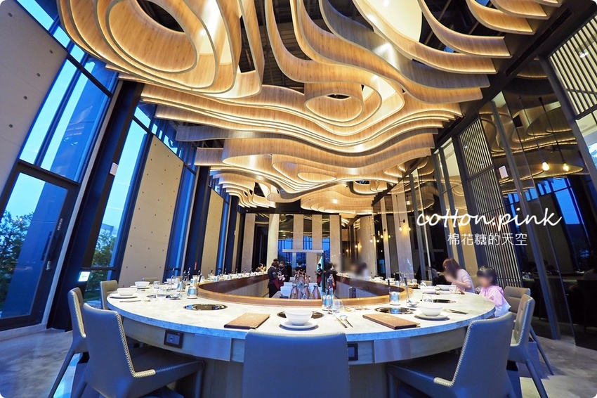 台中最潮小火鍋-不只超好拍更好吃～月暮藏涮涮鍋和牛海鮮吃起來！ - 棉花糖的天空