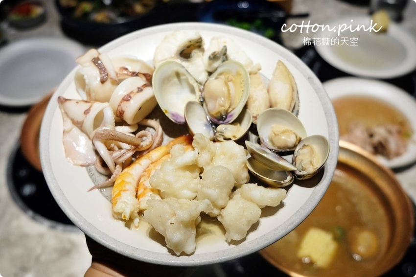 台中最潮小火鍋-不只超好拍更好吃～月暮藏涮涮鍋和牛海鮮吃起來！ - 棉花糖的天空