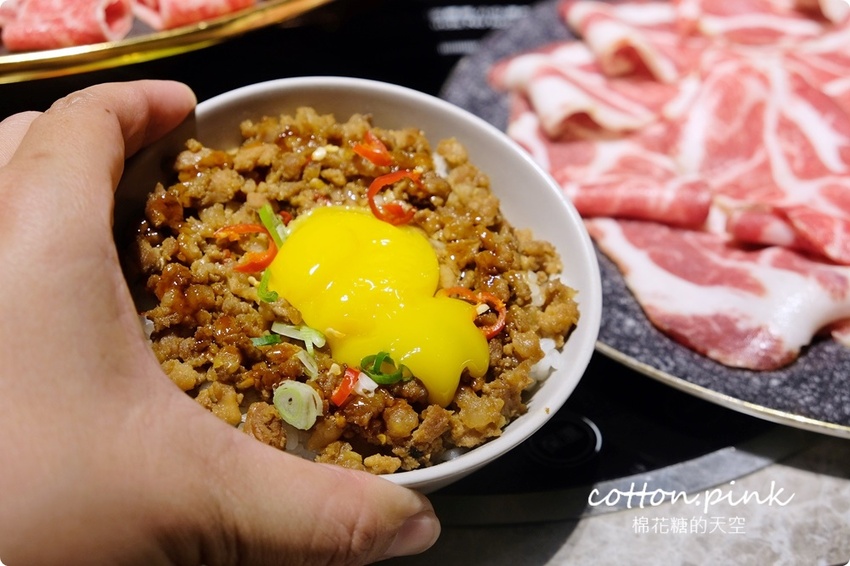 台中最潮小火鍋-不只超好拍更好吃～月暮藏涮涮鍋和牛海鮮吃起來！ - 棉花糖的天空