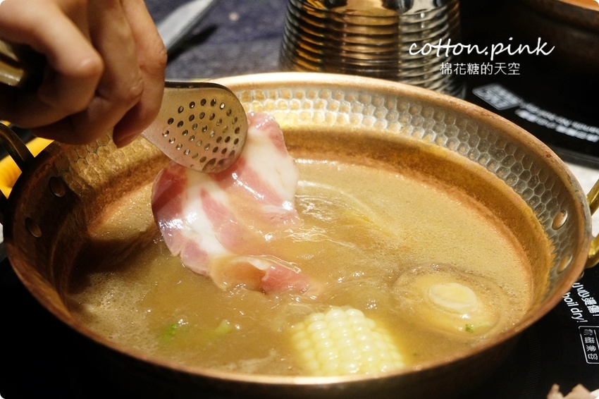 台中最潮小火鍋-不只超好拍更好吃～月暮藏涮涮鍋和牛海鮮吃起來！ - 棉花糖的天空