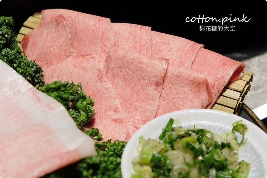 台中最潮小火鍋-不只超好拍更好吃～月暮藏涮涮鍋和牛海鮮吃起來！ - 棉花糖的天空