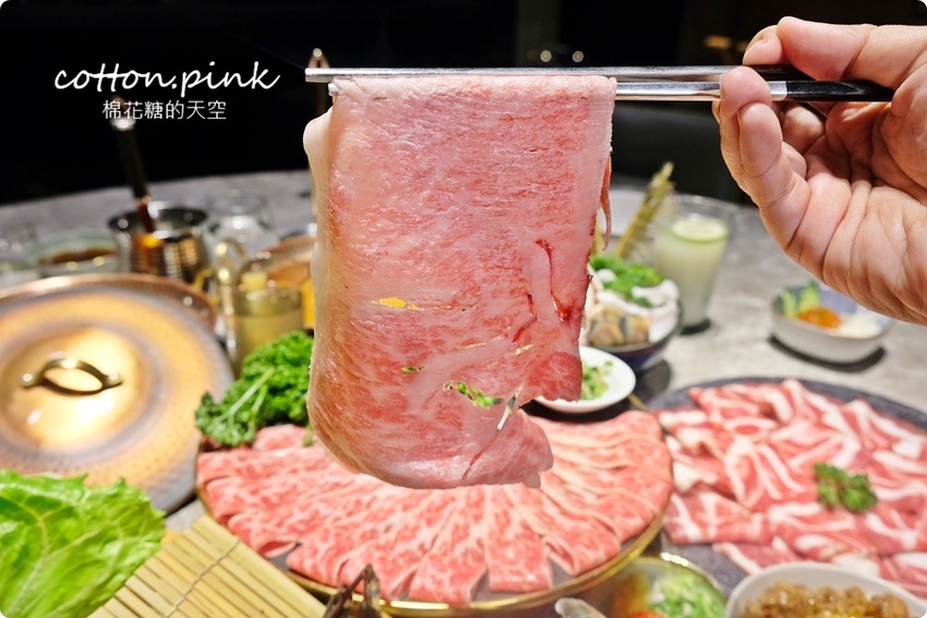 台中最潮小火鍋-不只超好拍更好吃～月暮藏涮涮鍋和牛海鮮吃起來！ - 棉花糖的天空