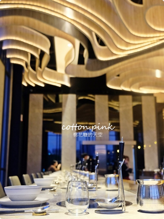 台中最潮小火鍋-不只超好拍更好吃～月暮藏涮涮鍋和牛海鮮吃起來！ - 棉花糖的天空