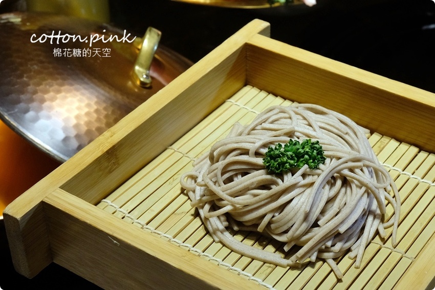 台中最潮小火鍋-不只超好拍更好吃～月暮藏涮涮鍋和牛海鮮吃起來！ - 棉花糖的天空