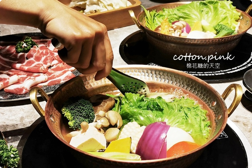 台中最潮小火鍋-不只超好拍更好吃～月暮藏涮涮鍋和牛海鮮吃起來！ - 棉花糖的天空