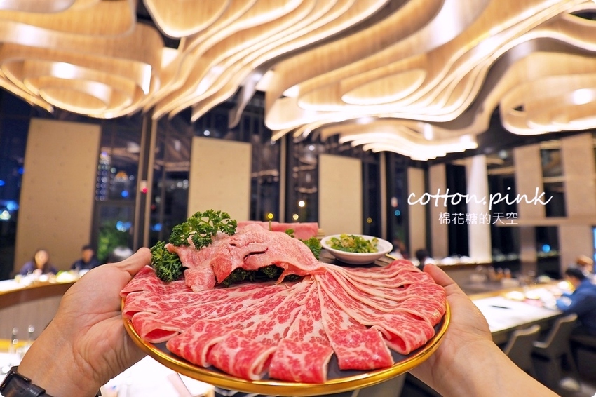 台中最潮小火鍋-不只超好拍更好吃～月暮藏涮涮鍋和牛海鮮吃起來！ - 棉花糖的天空