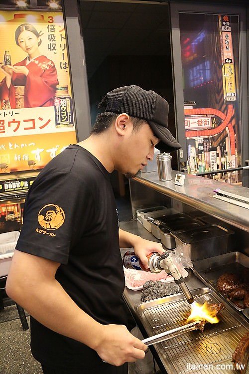 海老麵場太平場~只賣晚上的深夜拉麵!路邊也能吃的到手沖ㄟ牛肉拉麵、炙燒豬肋排拉麵!! - 台南好Food遊