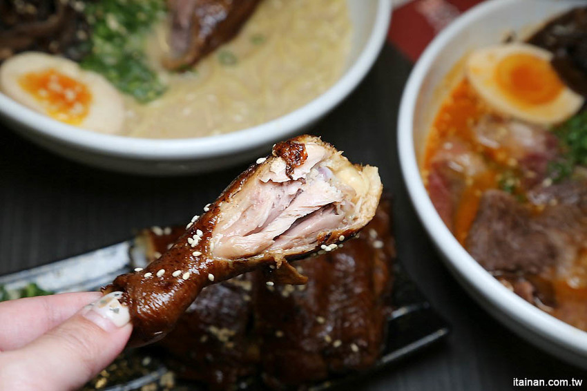 海老麵場太平場~只賣晚上的深夜拉麵!路邊也能吃的到手沖ㄟ牛肉拉麵、炙燒豬肋排拉麵!! - 台南好Food遊