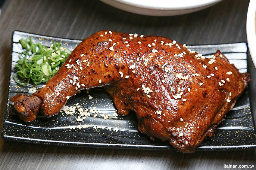 海老麵場太平場~只賣晚上的深夜拉麵!路邊也能吃的到手沖ㄟ牛肉拉麵、炙燒豬肋排拉麵!! - 台南好Food遊