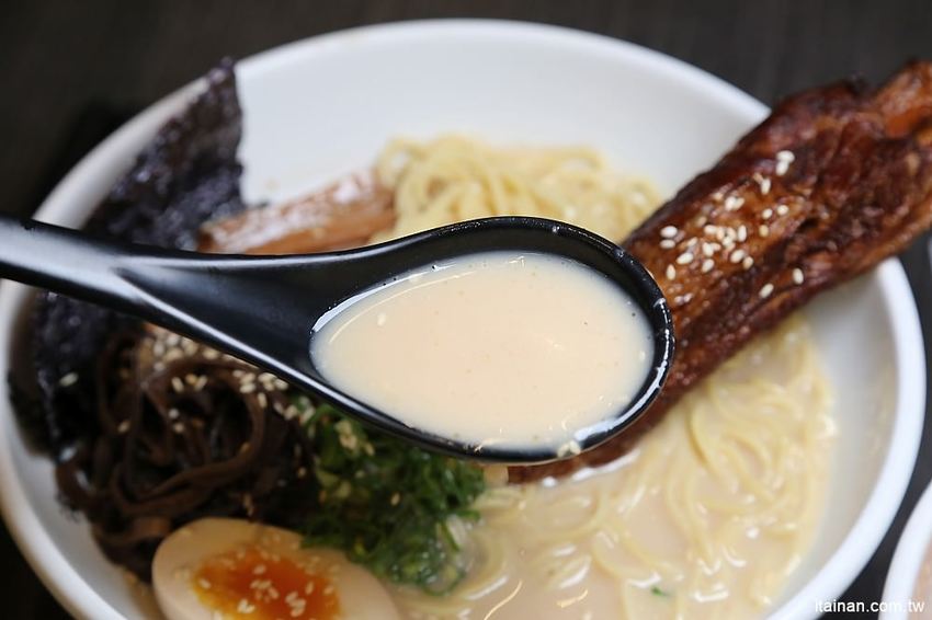 海老麵場太平場~只賣晚上的深夜拉麵!路邊也能吃的到手沖ㄟ牛肉拉麵、炙燒豬肋排拉麵!! - 台南好Food遊