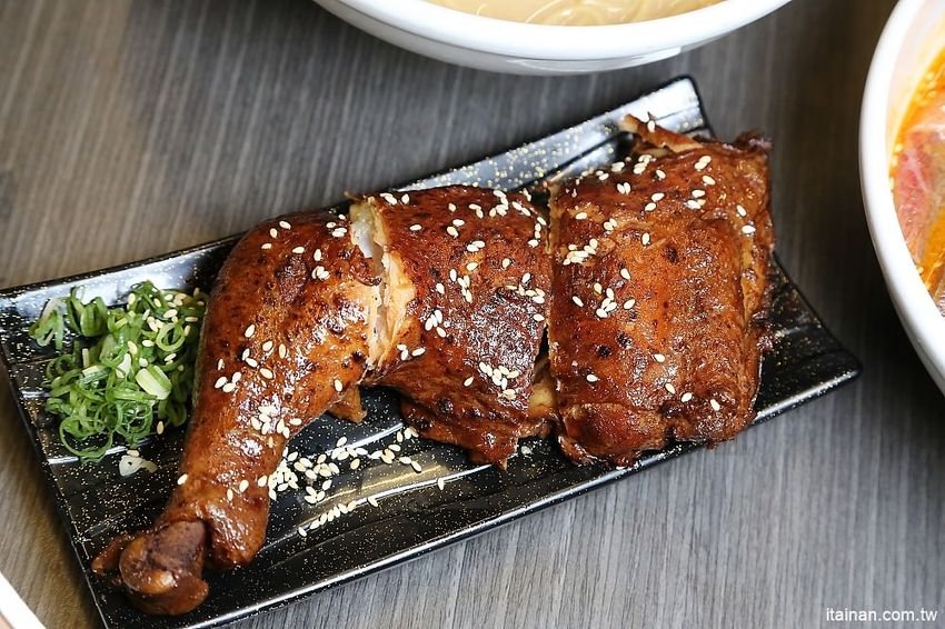 海老麵場太平場~只賣晚上的深夜拉麵!路邊也能吃的到手沖ㄟ牛肉拉麵、炙燒豬肋排拉麵!! - 台南好Food遊