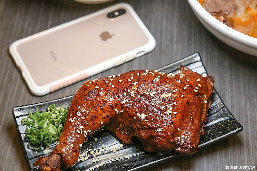 海老麵場太平場~只賣晚上的深夜拉麵!路邊也能吃的到手沖ㄟ牛肉拉麵、炙燒豬肋排拉麵!! - 台南好Food遊