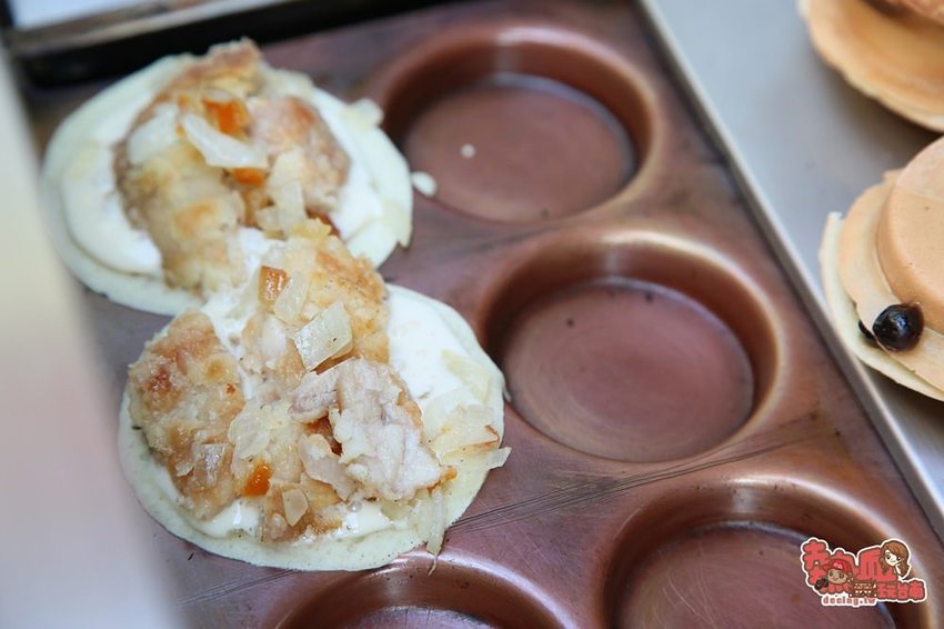 【台南美食】育樂街超人氣爆餡紅豆餅，連金莎巧克力都包進來：Q弟紅豆餅 - 熱血玩台南。跳躍新世界